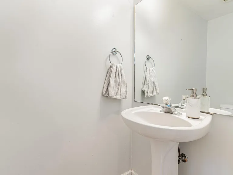 111 Ellington Oaks Ct — Photo 10
