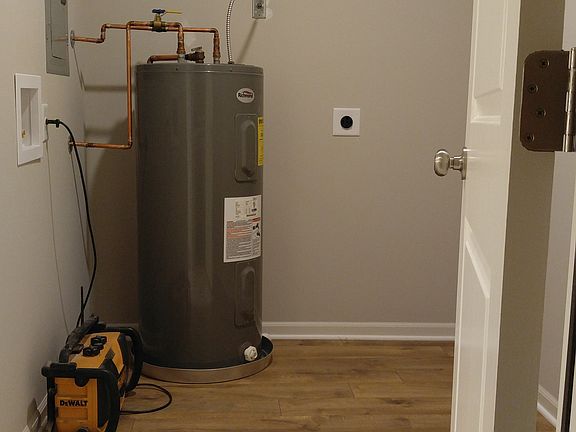 Laundry room off kitchen