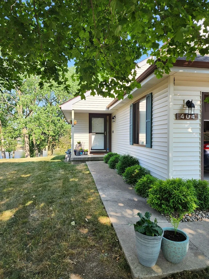 404 Hilltop Rd photo 1