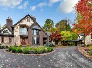 17432 Deepview Dr, Chagrin Falls, OH 44023