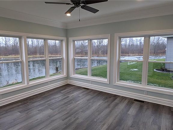 5th image of 44 Deerview Dr