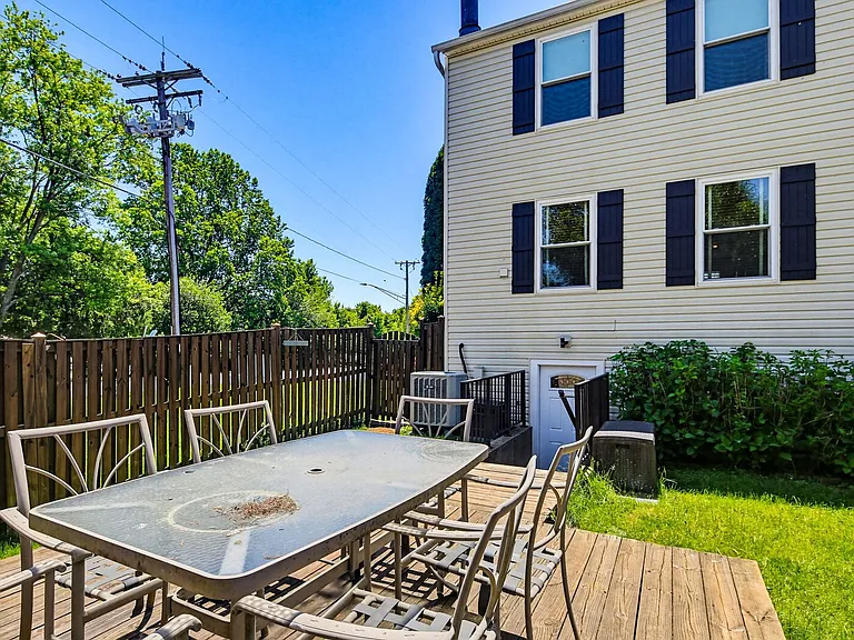 9402 Granite Hl — Photo 36