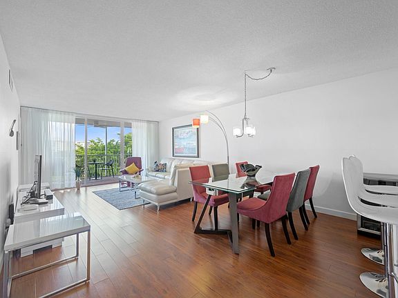 3rd image of 2901 S Palm Aire Drive #502