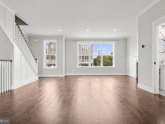 3rd image of 711 Mill St