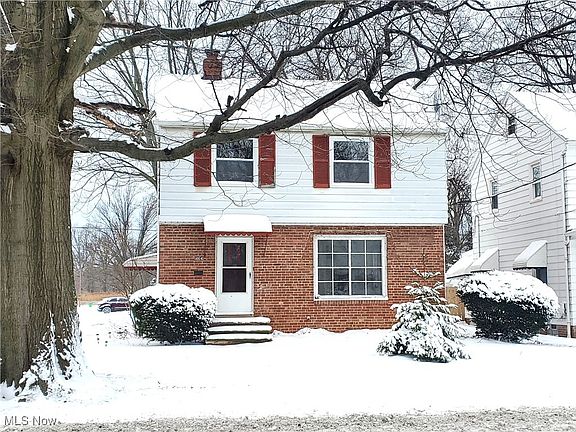 2nd image of 464 E 250th St