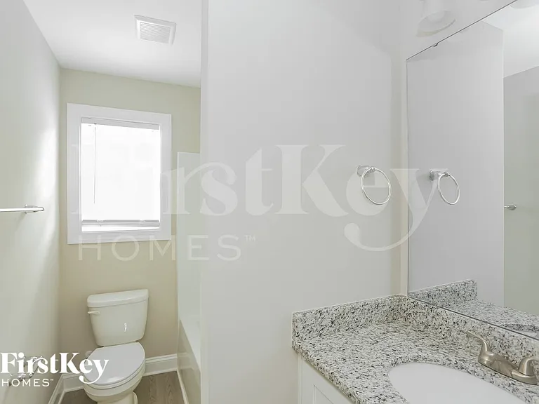231 Front St — Photo 9