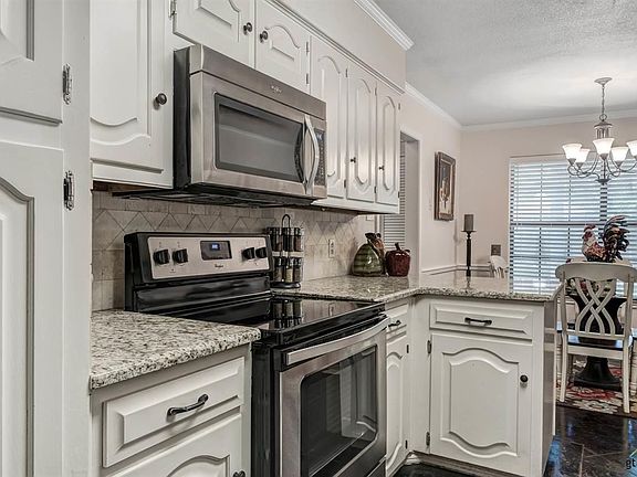 5th image of 6108 Stoneleigh Dr