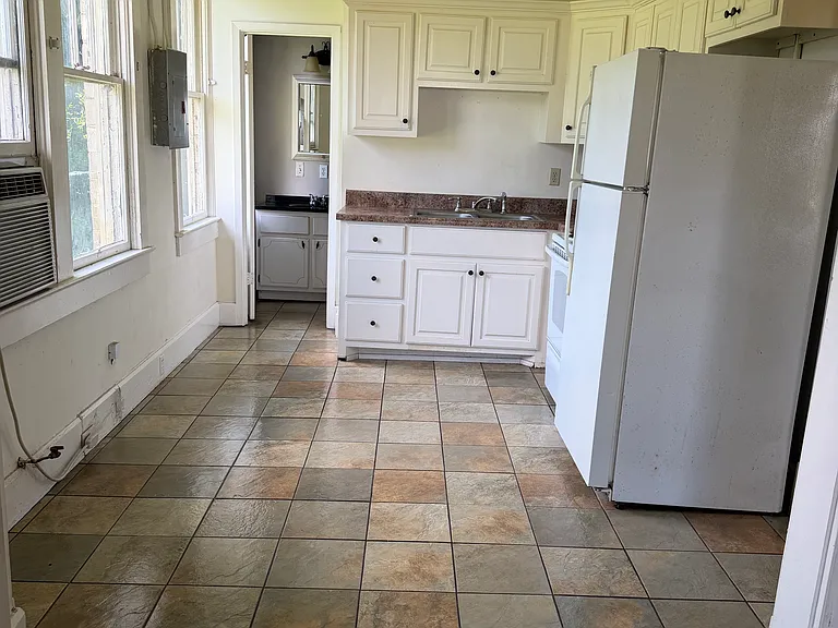 302 S Cedar St #B — Photo 1