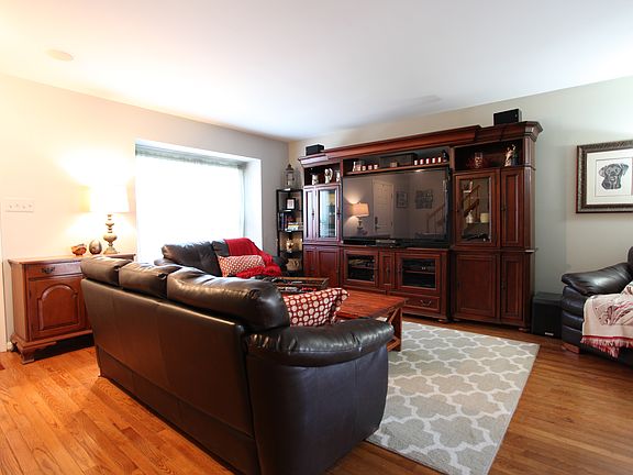 3rd image of 14504 Sydell Ln