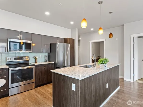 1085 103rd Avenue NE #100, Bellevue, WA 98004