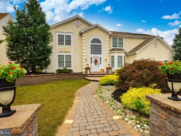 5 Slate Ct, Sicklerville, NJ 08081