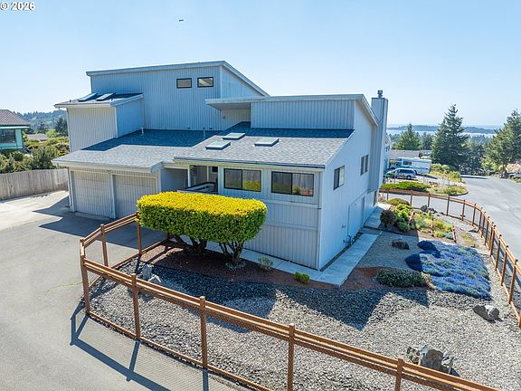 3rd image of 701 Prefontaine Dr