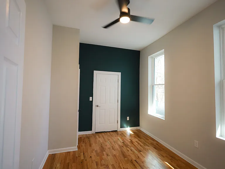 652 Delhi Ave — Photo 6
