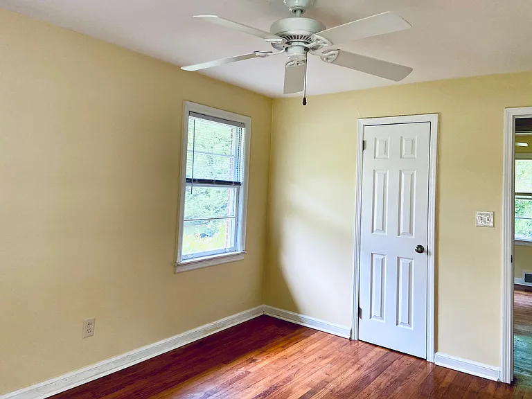 2502 Woodridge Dr — Photo 11