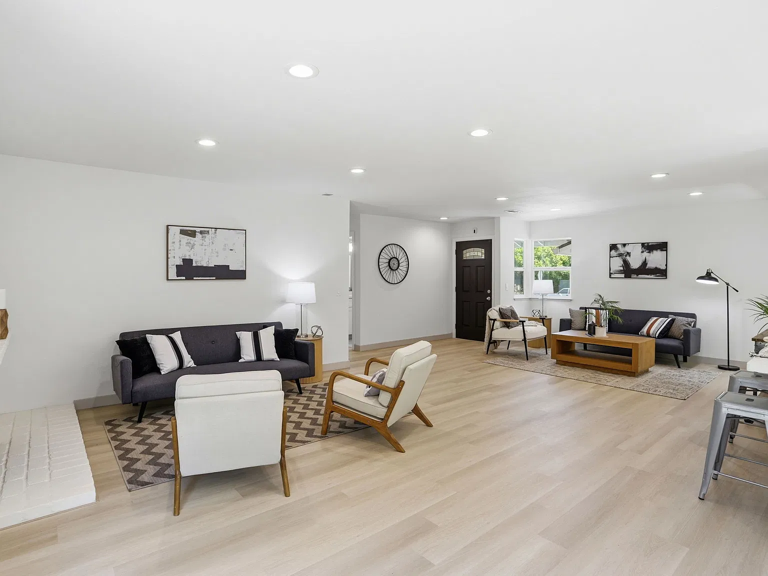 4 bed, 1649 sqft, $4,980 — Photo 2