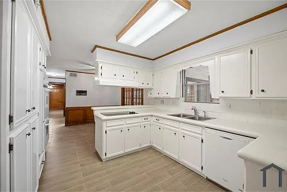 16318 Southampton Dr — Photo 25