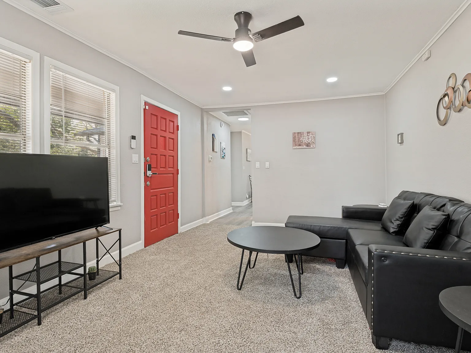 3 bed, 1232 sqft, $5,790 — Photo 2