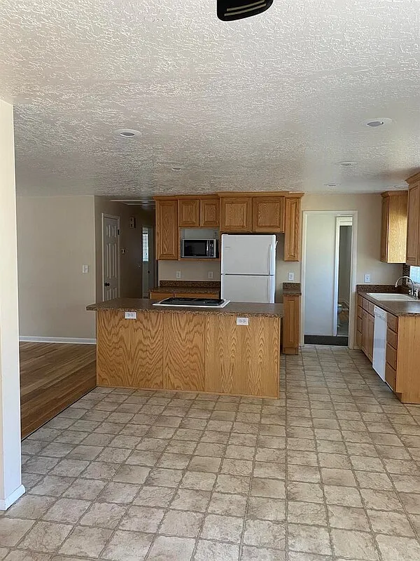5 bed, 2.5 bath, $1,850 — Photo 3