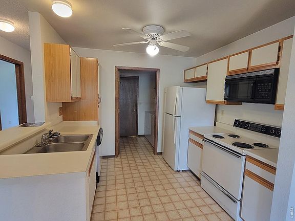 4th image of 1045 Delta Dr #F