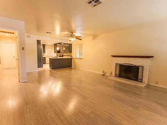 3rd image of 804 Dorrie Ave