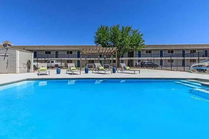 Oak Creek Apartments — Photo 6