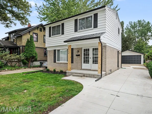 28208 Rockwood St, Saint Clair Shores, MI 48081
