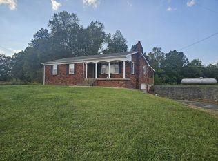 1077 Rock Ave, Palmer, TN 37365