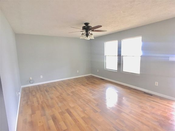 5th image of 221 Midway Dr