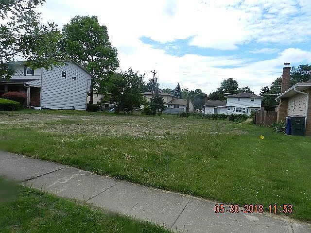2nd image of 2185 Maplewood Dr