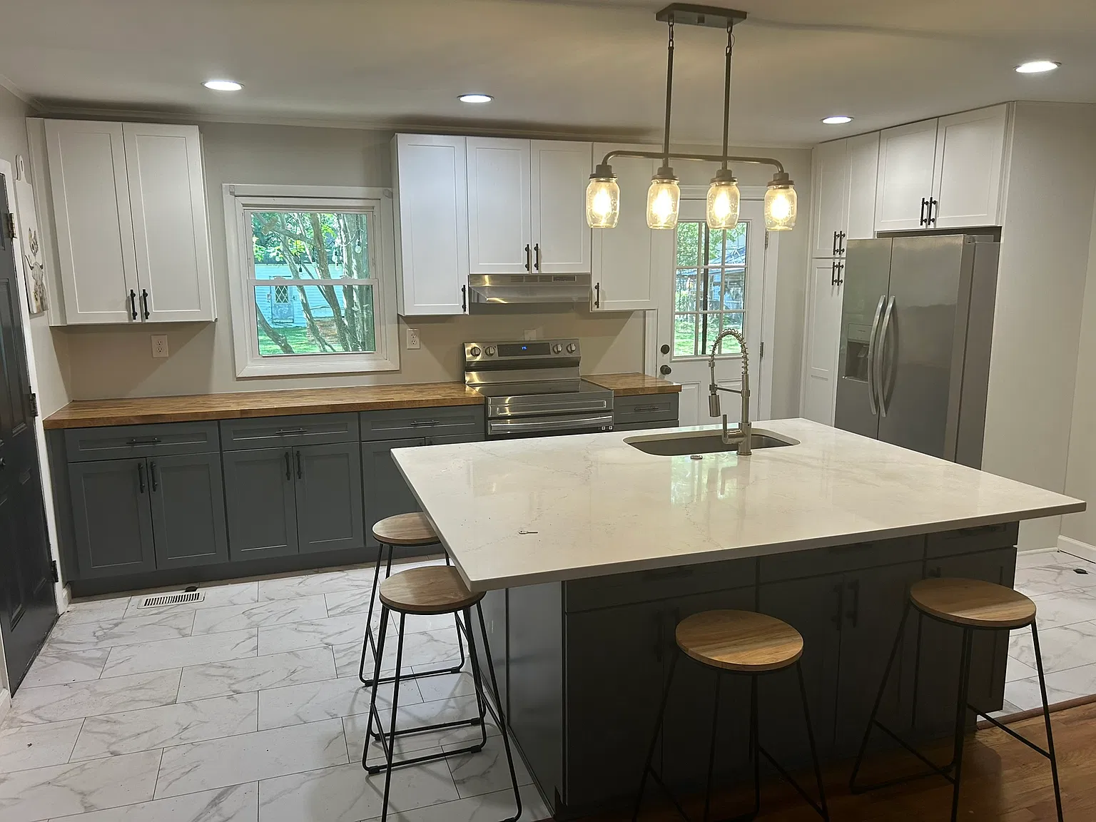 3 bed, 1075 sqft, $1,500 — Photo 2