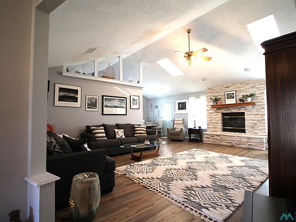3rd image of 205 Rosewood Dr