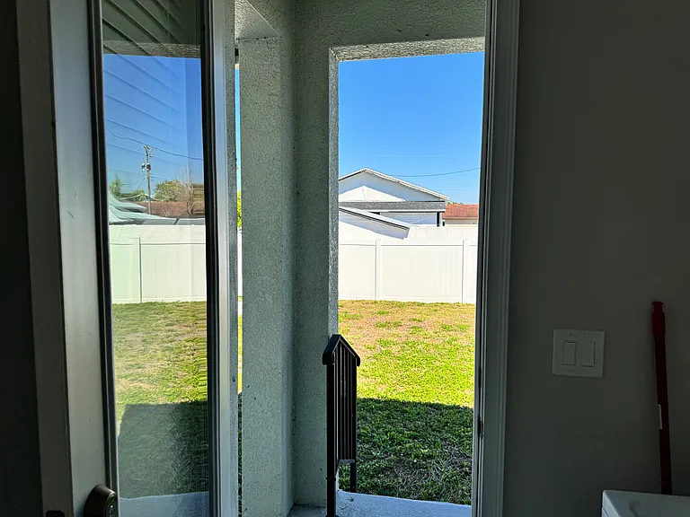2531 W Walnut St — Photo 5