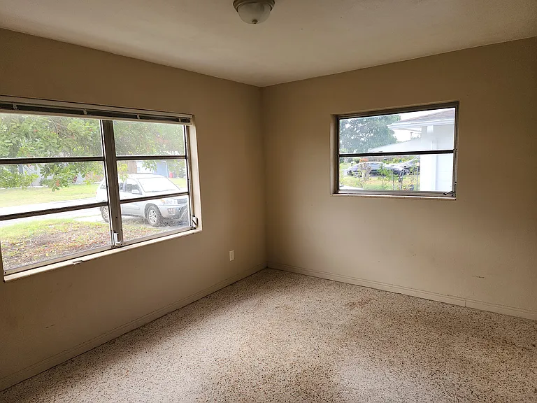 4806 Mineola St — Photo 6