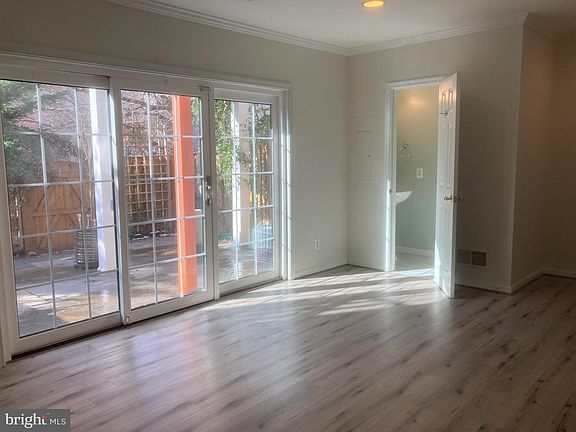 4th image of 4632 Latrobe Pl N