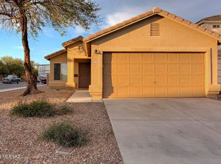 556 W Dawn Blossom Dr, Green Valley, AZ 85614