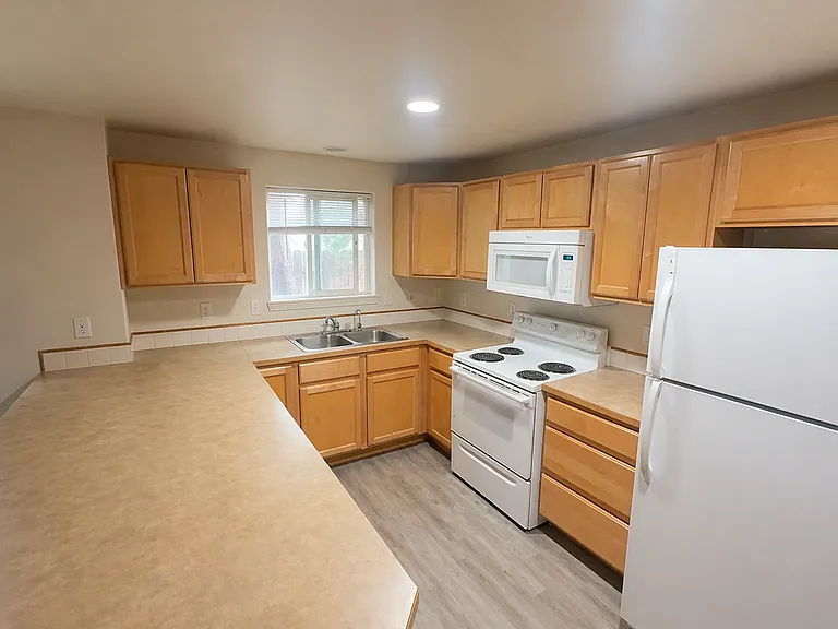 3016-3022 SW Juniper Ave — Photo 2