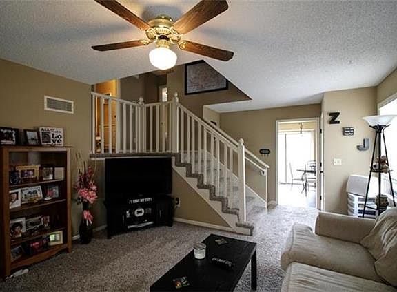 5th image of 413-15 Lee Dr