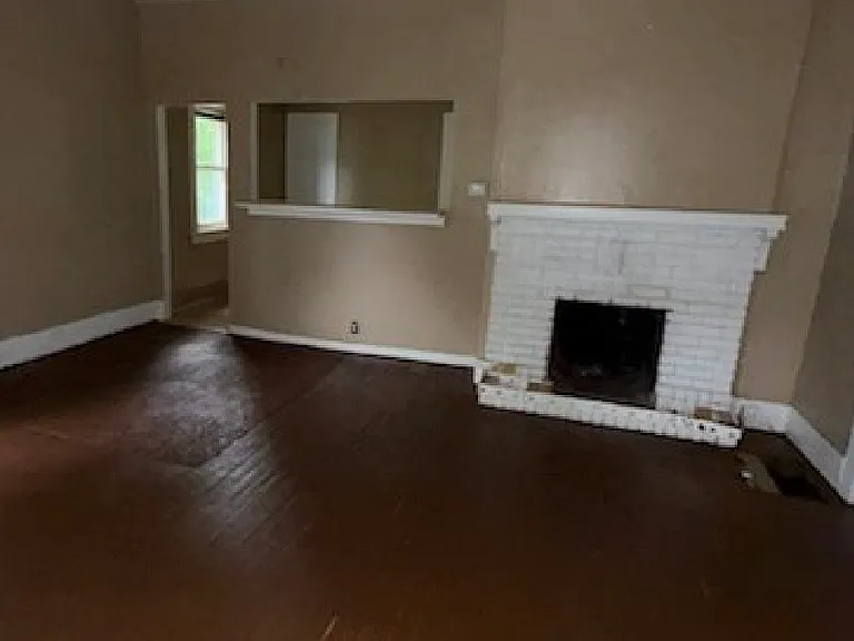 927 W North St — Photo 7