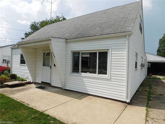 4th image of 628 Blossom Dr