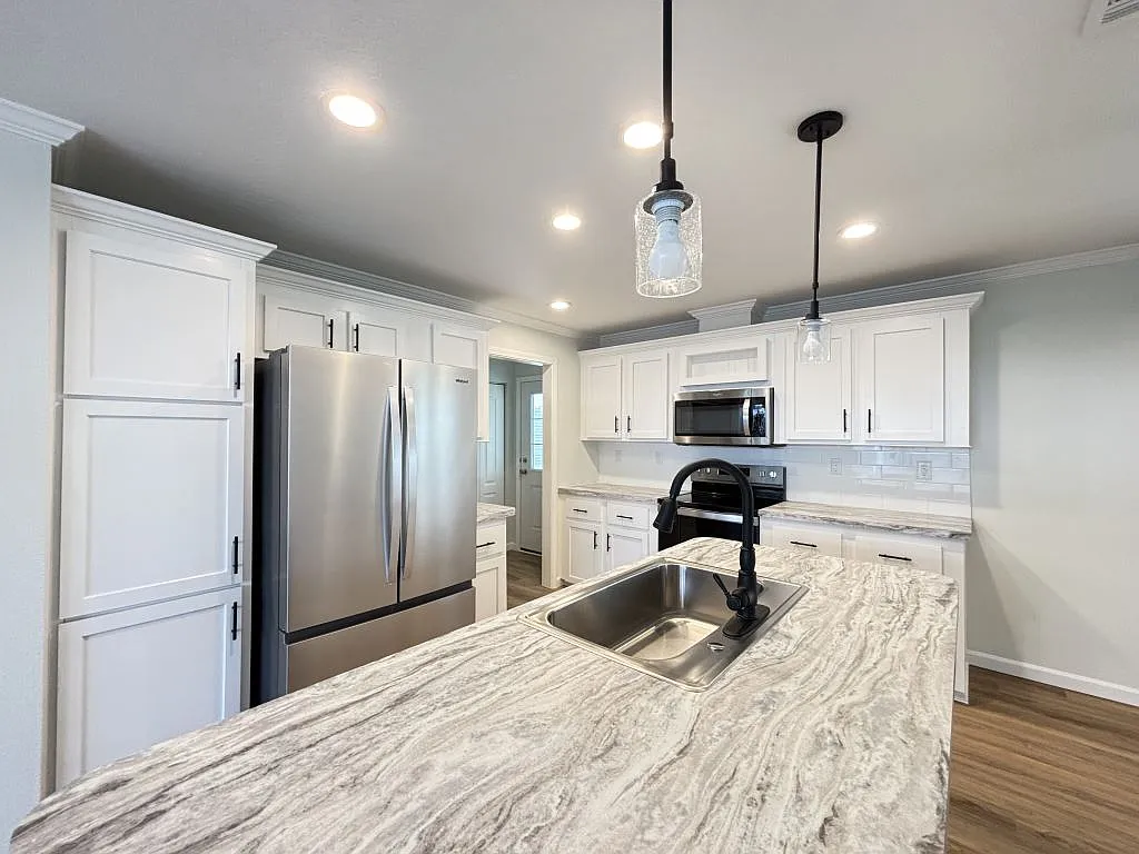 2 bed, 2.5 bath, 1356 sqft, $1,899 — Photo 4