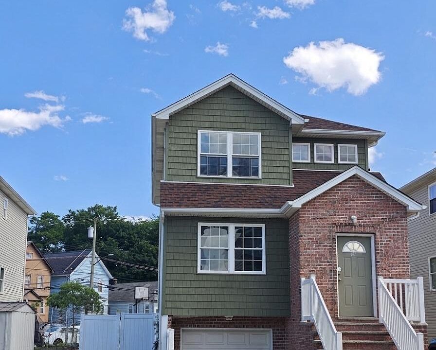 1st image of 18 Edgeview Ln