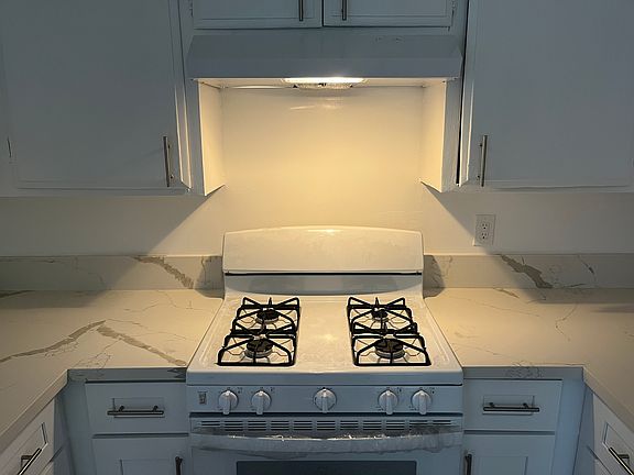 5th image of 10370 Vernon Ave APT 12