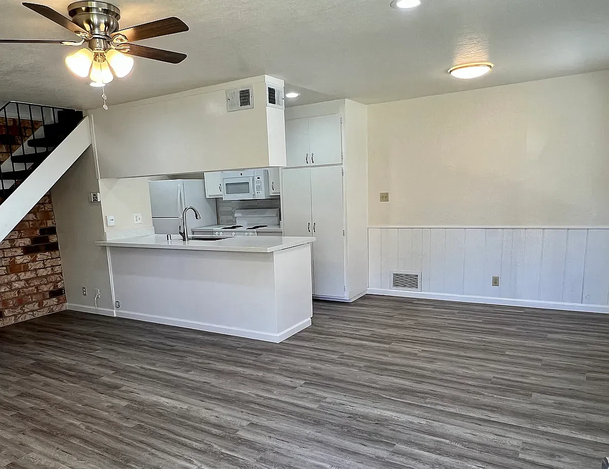 2 bed, 903 sqft, $2,800 — Photo 2