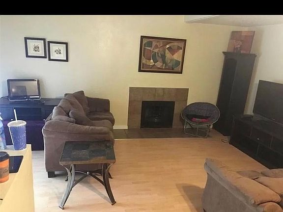 4th image of 6717 Woodhue Dr #B