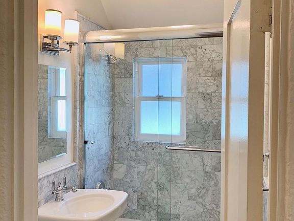5th image of 7915 Oakwood Ave #1