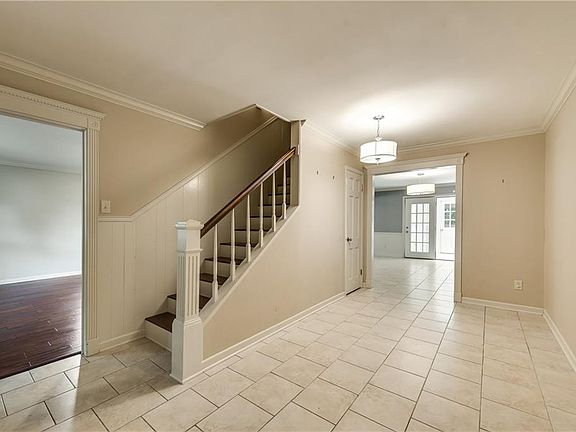2nd image of 1912 Dartmouth Ln