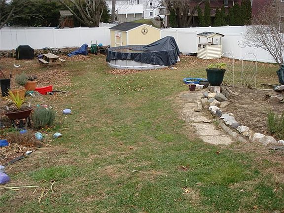 3rd image of 52 Warfield Ave