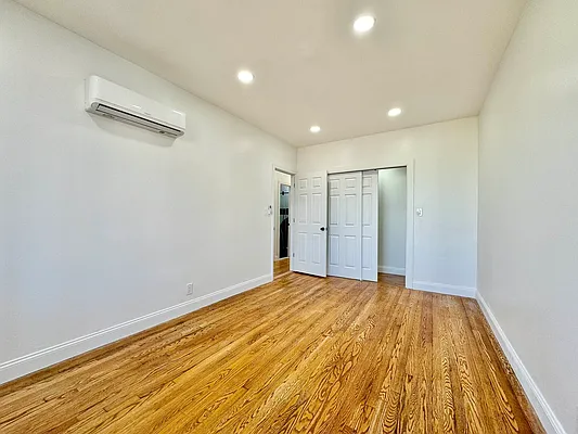 Rented by Astoria Realty | media 6