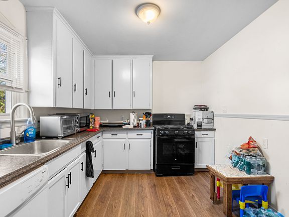 2nd image of 150 Helen St