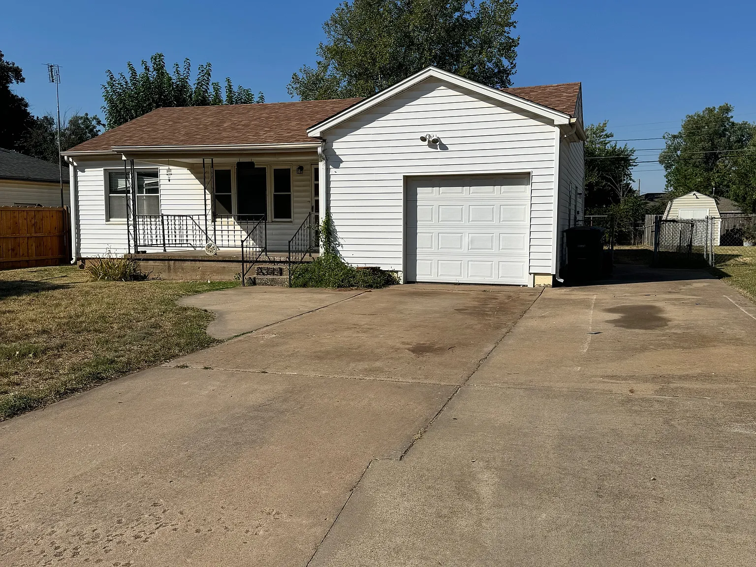3 bed, 1096 sqft, $1,200 — Photo 2